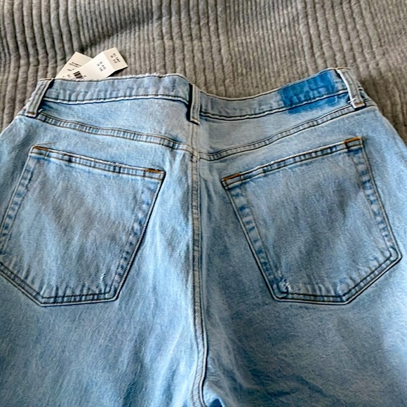 Abercrombie & Fitch Ultra High Rise 90’s Straight Jeans w/vent hem. Size 33/16 - Picture 5 of 5